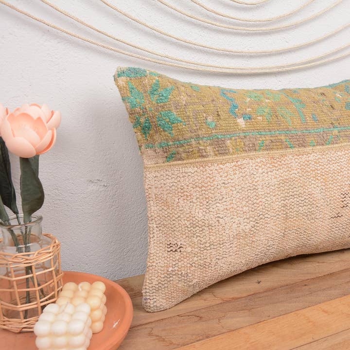 Coussin de canapé Kilim fait main 16x24, jeté, patchwork, rouge pour la vente par Kilim Pillow Decors