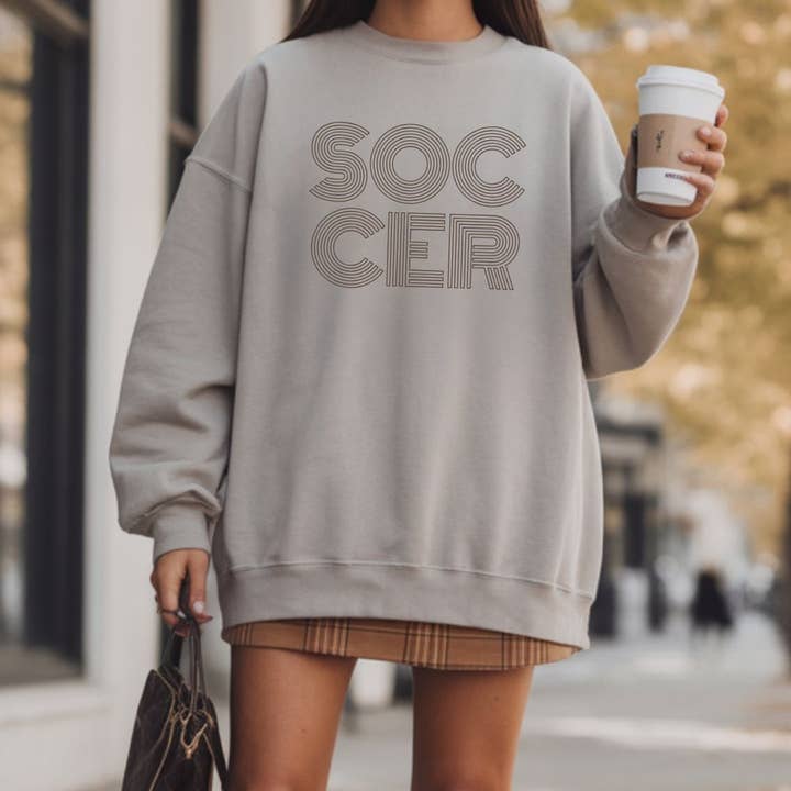 Trendiges Fußball-Spieltags-Sweatshirt für Mama-Trainerin – Bekleidung für den Großhandel von Friday Night Wives