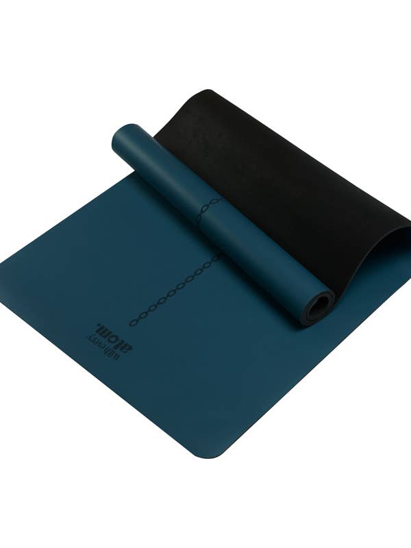 Tapis de yoga antidérapant en bleu nuit pour la vente par WITH EVERY ATOM (US)