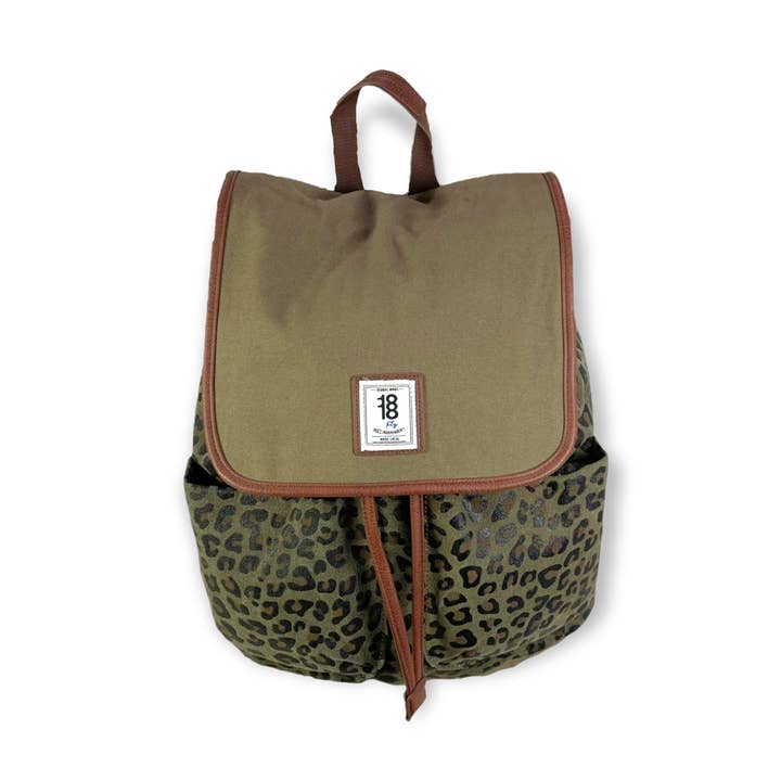 Casual College Backpack for Women with Flap, Leopard and other Purchase Wholesale tela poliester. Free Returns & Net 60 Terms on Faire trending on Faire.