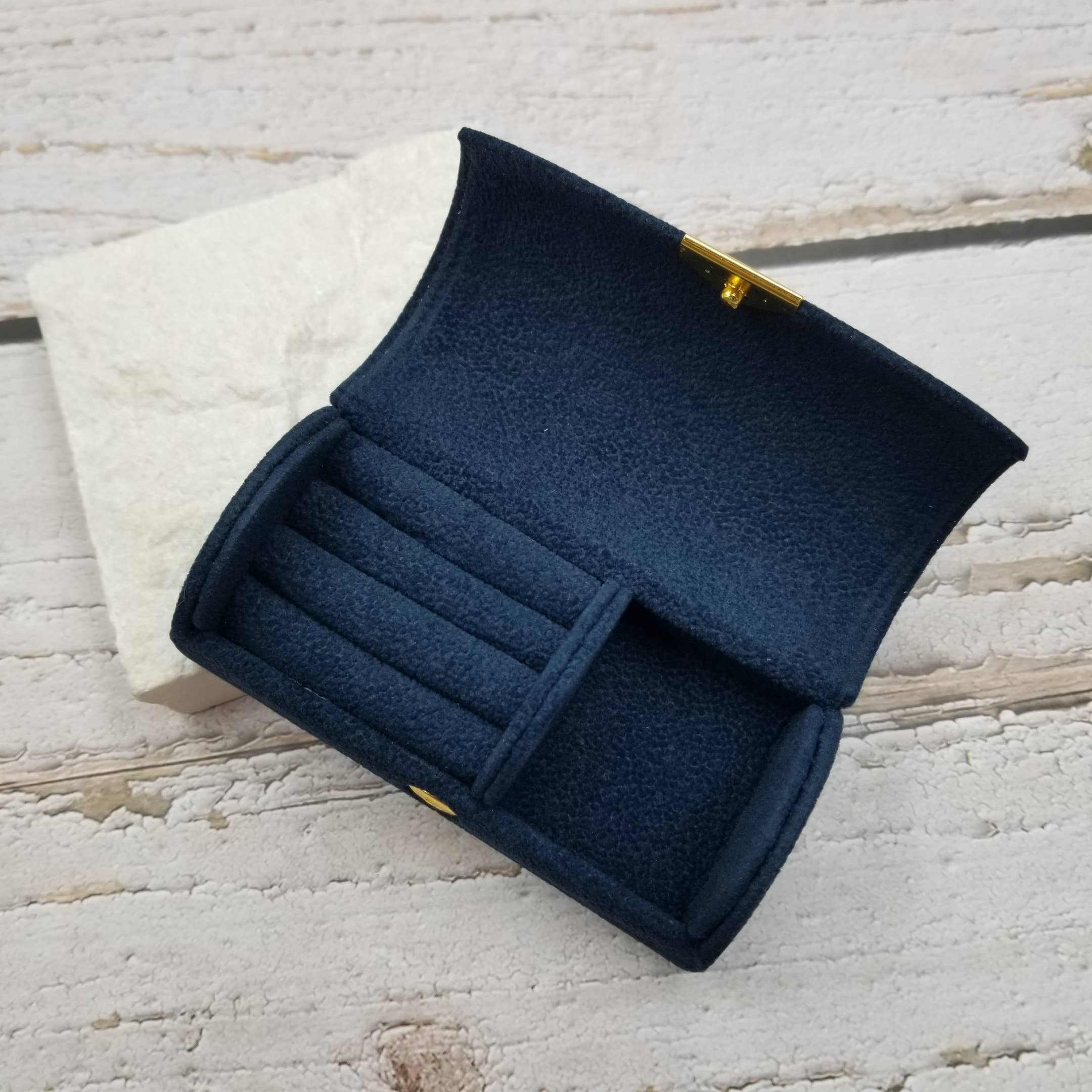 Treasure Wholesale – wholesale Jewellery box/organiser – Portable For Granular Velvet Jewelry Box1