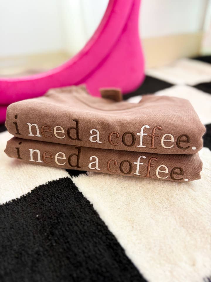 Espresso T-shirt brodé "J'ai besoin d'un café" | T-shirt tendance, t-shirt d'été en vente sur Faire1