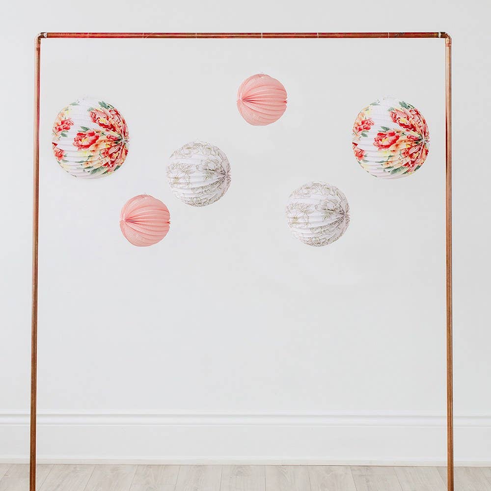 Weddingstar Inc. - Venta al por mayor Faroles - Decoraciones colgantes de linternas de papel florales - Juego de 31