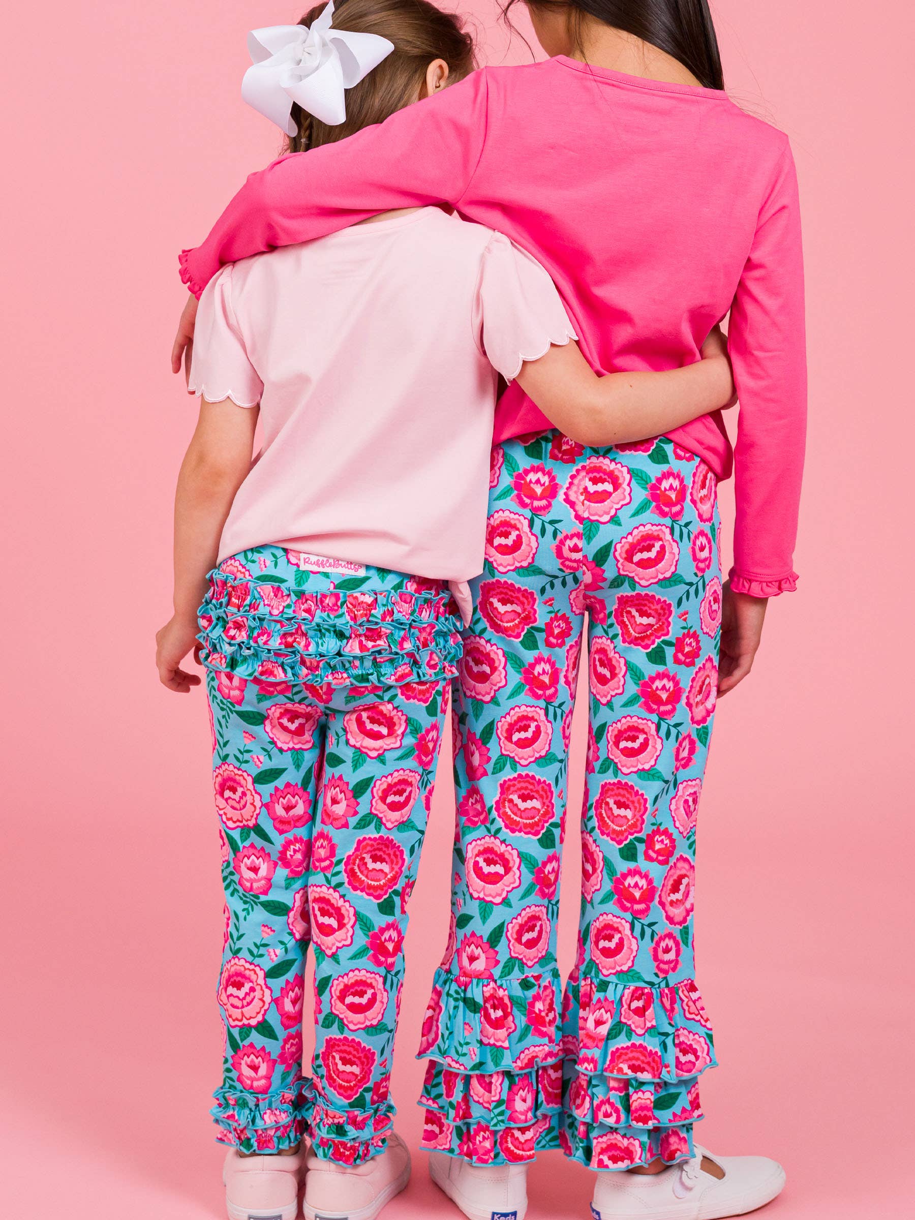 Azul Leggings Clássicas com Folhos Traseiros Assinatura para Meninas Pequenas com Flores Brilhantes para venda a revendedores na Faire3