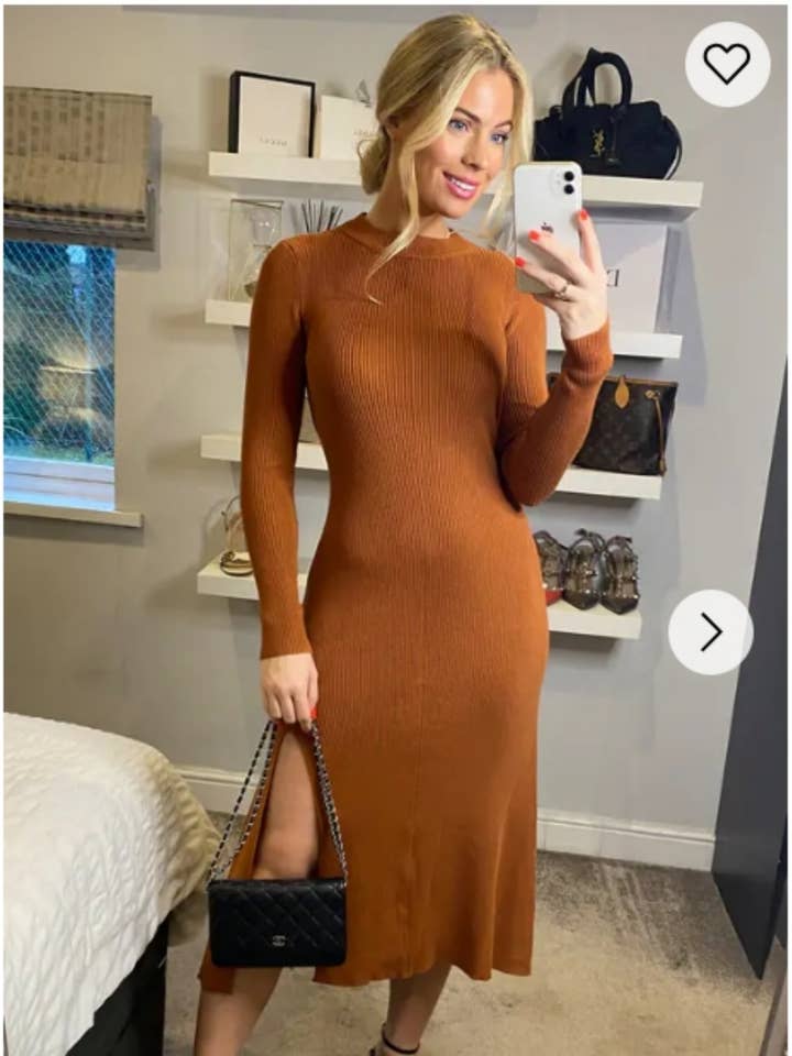 Abito aderente midi a costine in morbida maglia annodato sul retro per la vendita all'ingrosso da parte di CY FASHION. LONDON