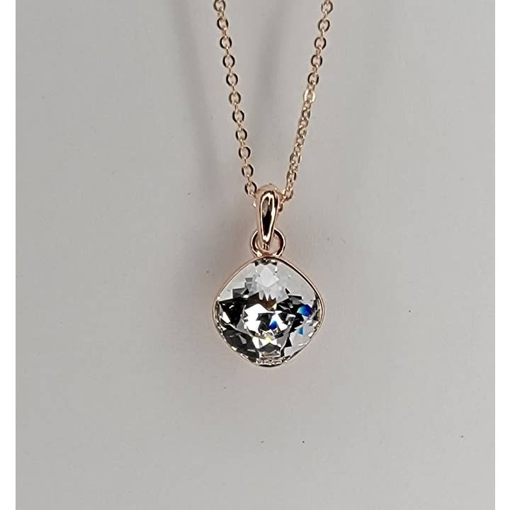 BETTYOH INC – wholesale Hänge-/berlockhalsband – SWAROVSKI KRISTALL CHARMHALSBAND.7