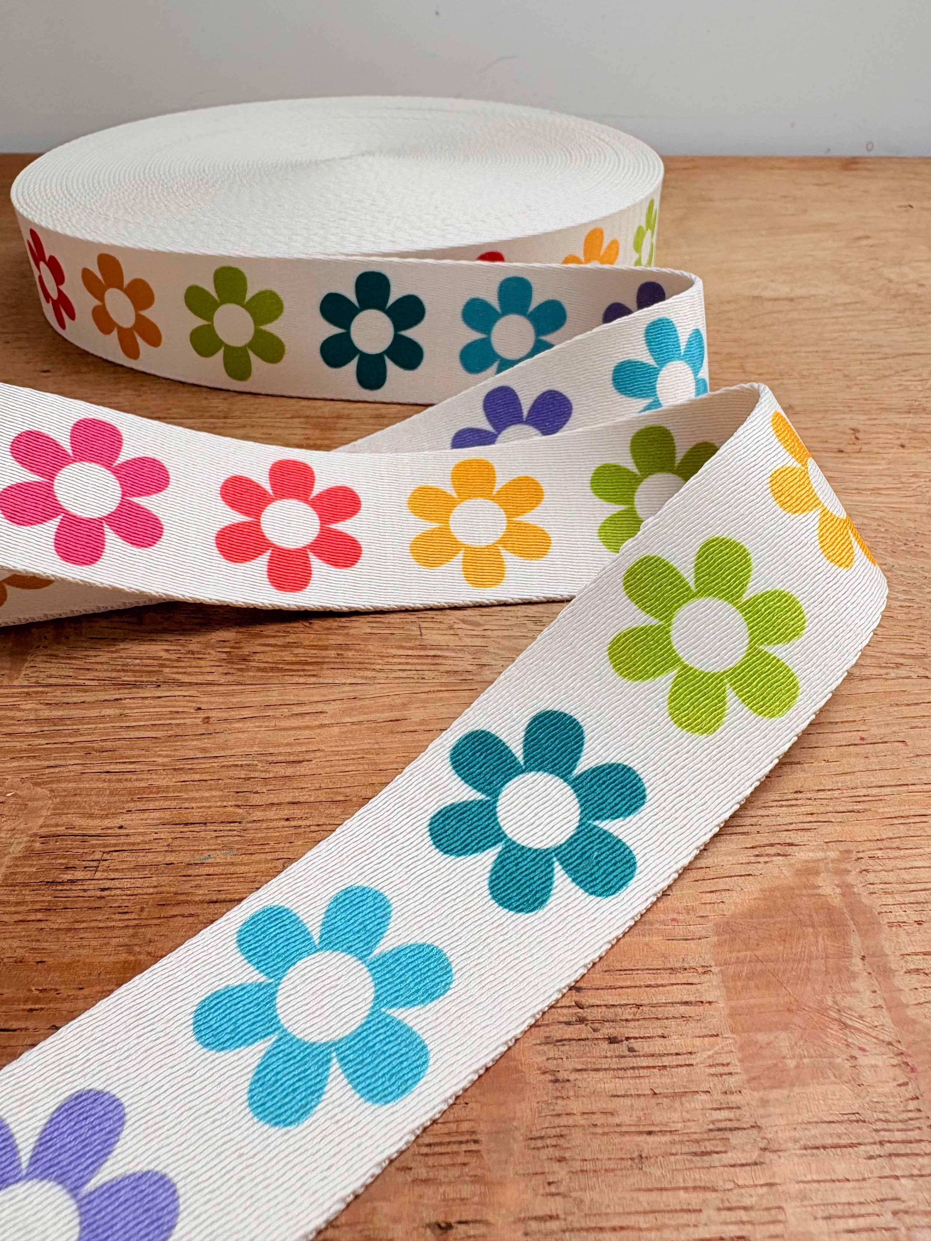 Two Stitches Patterns - Wholesale Craft Supplies - Daisies Webbing Tape - 38mm / 1.5" wide - 15m roll1
