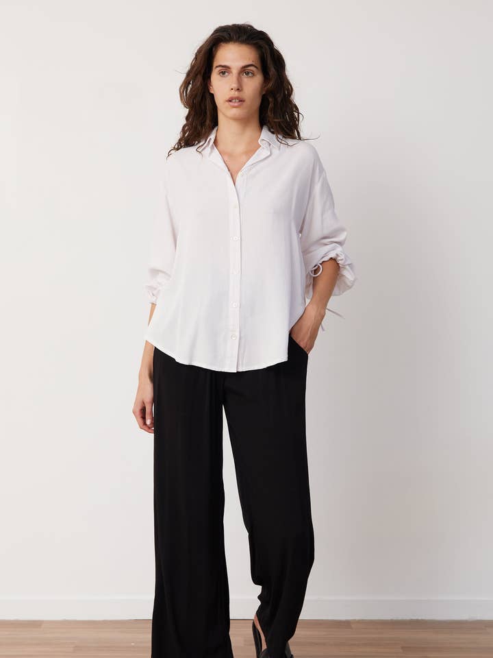 Chemise Saint - Blanche pour la vente par BEFORE ANYONE ELSE