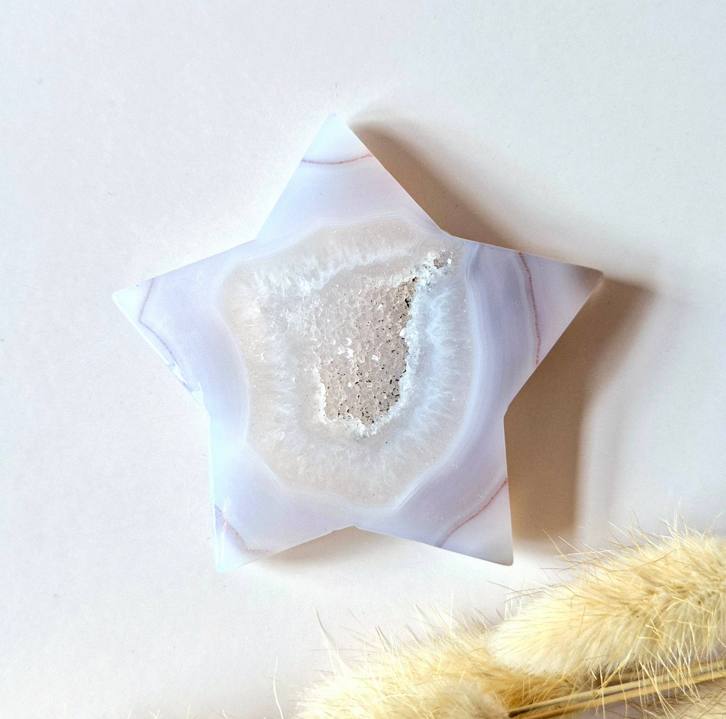 Moonlight Gemstones - Vente Pierre et cristal de spiritualité - Étoile en agate grise druzy 6-7 cm | Sculpture en cristal pleine de lumière et de calme9