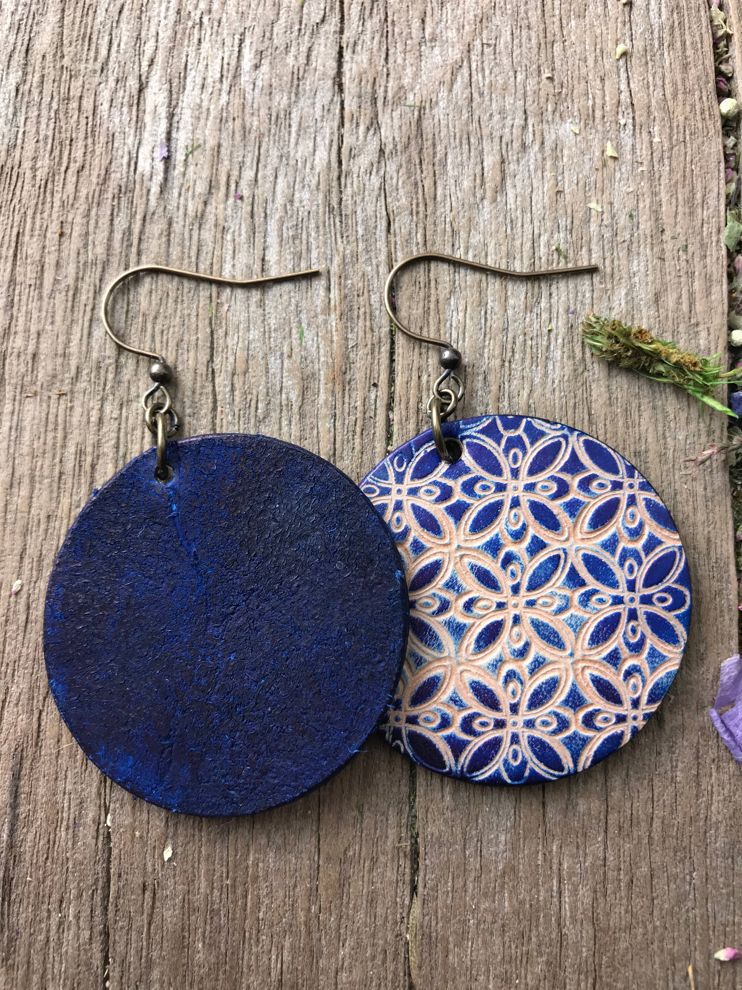 Red Pony Leather Goods – wholesale Hängande örhängen – Cirkel handverktyg geometriska läderörhängen2