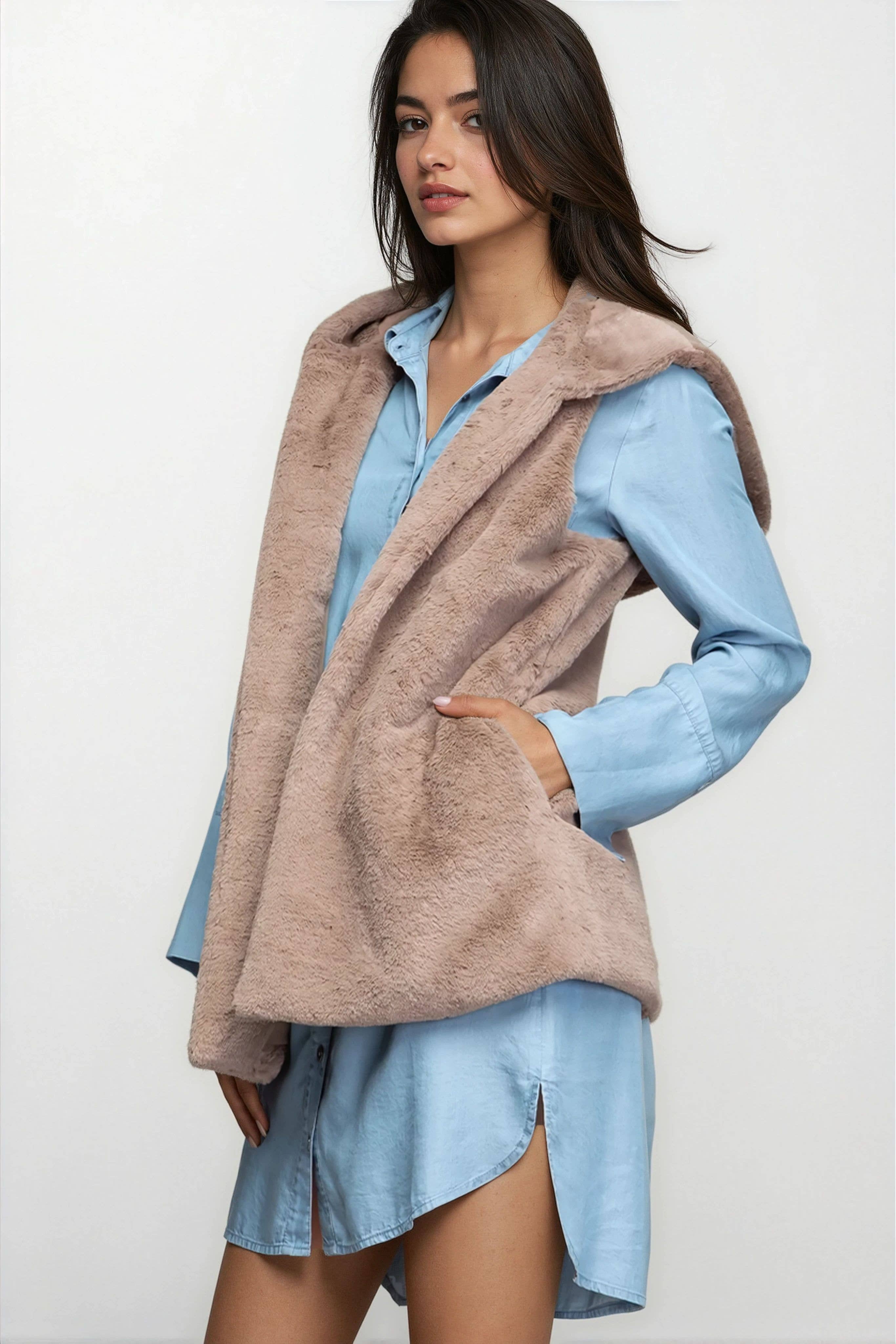 Naked Zebra - Vente Veste sans manches – femme - Gilet à capuche en fausse fourrure2