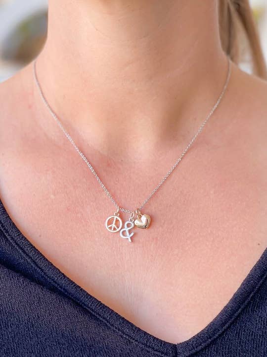 Peace & Love Charm-Halskette für den Großhandel von Prep Obsessed Wholesale