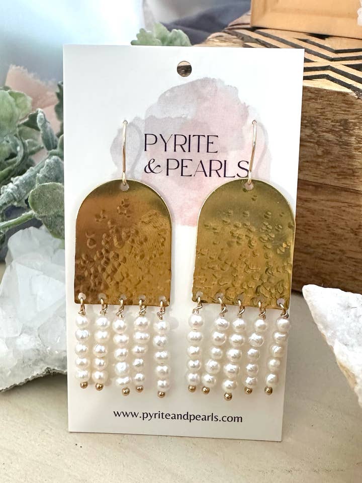 Pendientes de perlas con flecos — oro relleno de oreja alambres para venta al por mayor de Pyrite and Pearls