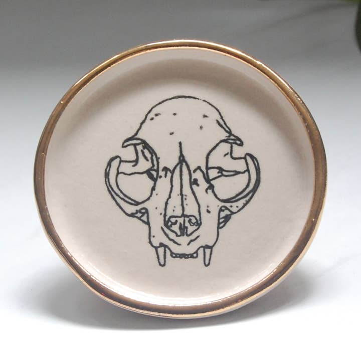 Teschio di gatto (vista frontale): Piccolo piatto decorativo (3”) per la vendita all'ingrosso da parte di Compost Design