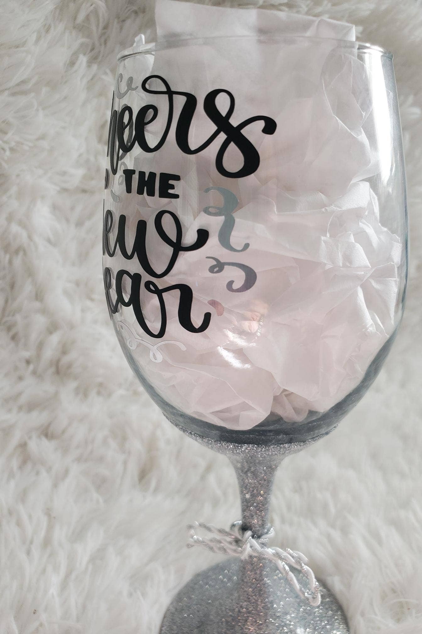 Tots And Tumblers Art – wholesale Wine glass – Cheers to the New Year Silver Glittered Stemmed Wine Glass4