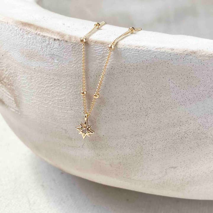 Kompassros Halsband för wholesale av Hayden B. Jewelry