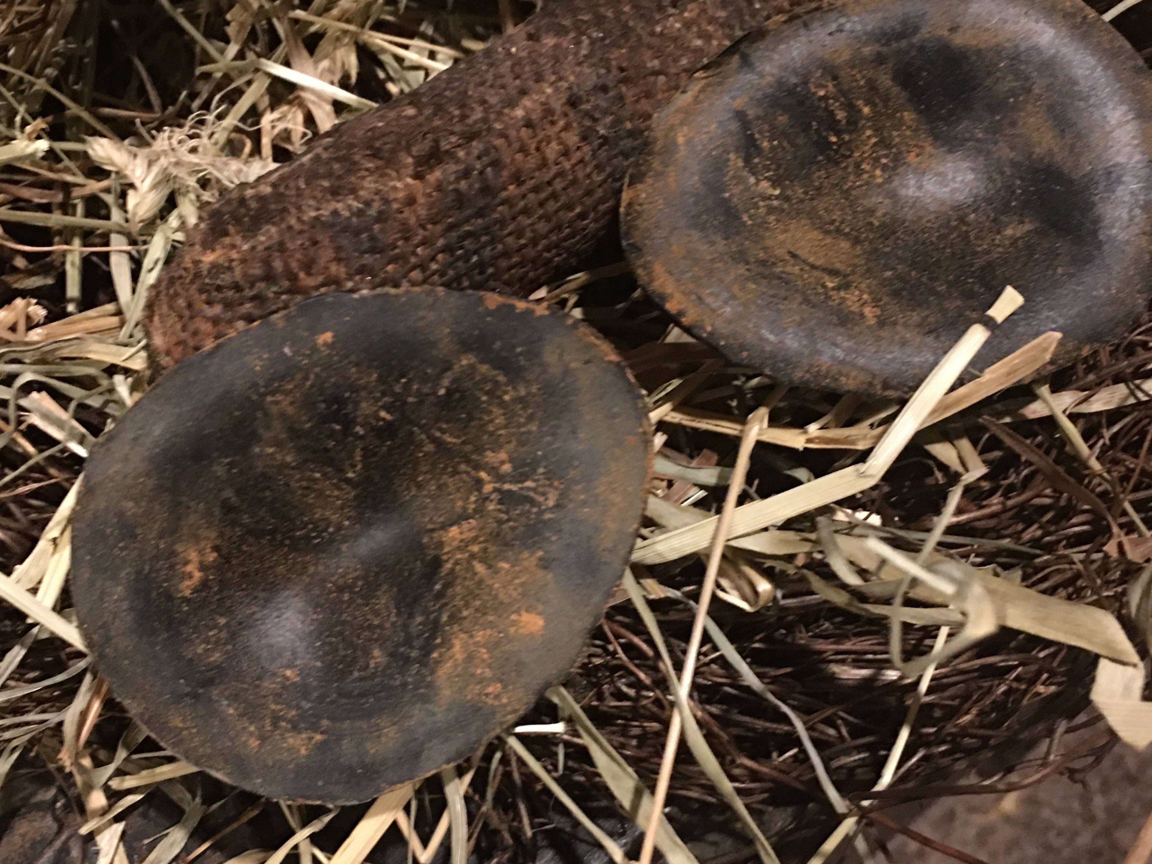 The Cranberry Cornstalk Co. - Vente Décorations de table - Oeuf en cire noircie Prim5