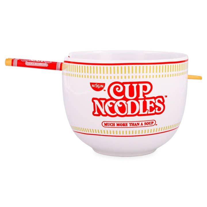 Nissin Cup Noodles 20-ounce ramenkom en eetstokjesset voor wholesale door Toynk