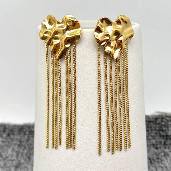 FGS — 18 Karat vergoldete SS-Ketten-Ohrringe mit Fransen und plissierten Herzen für den Großhandel von Mio Queena