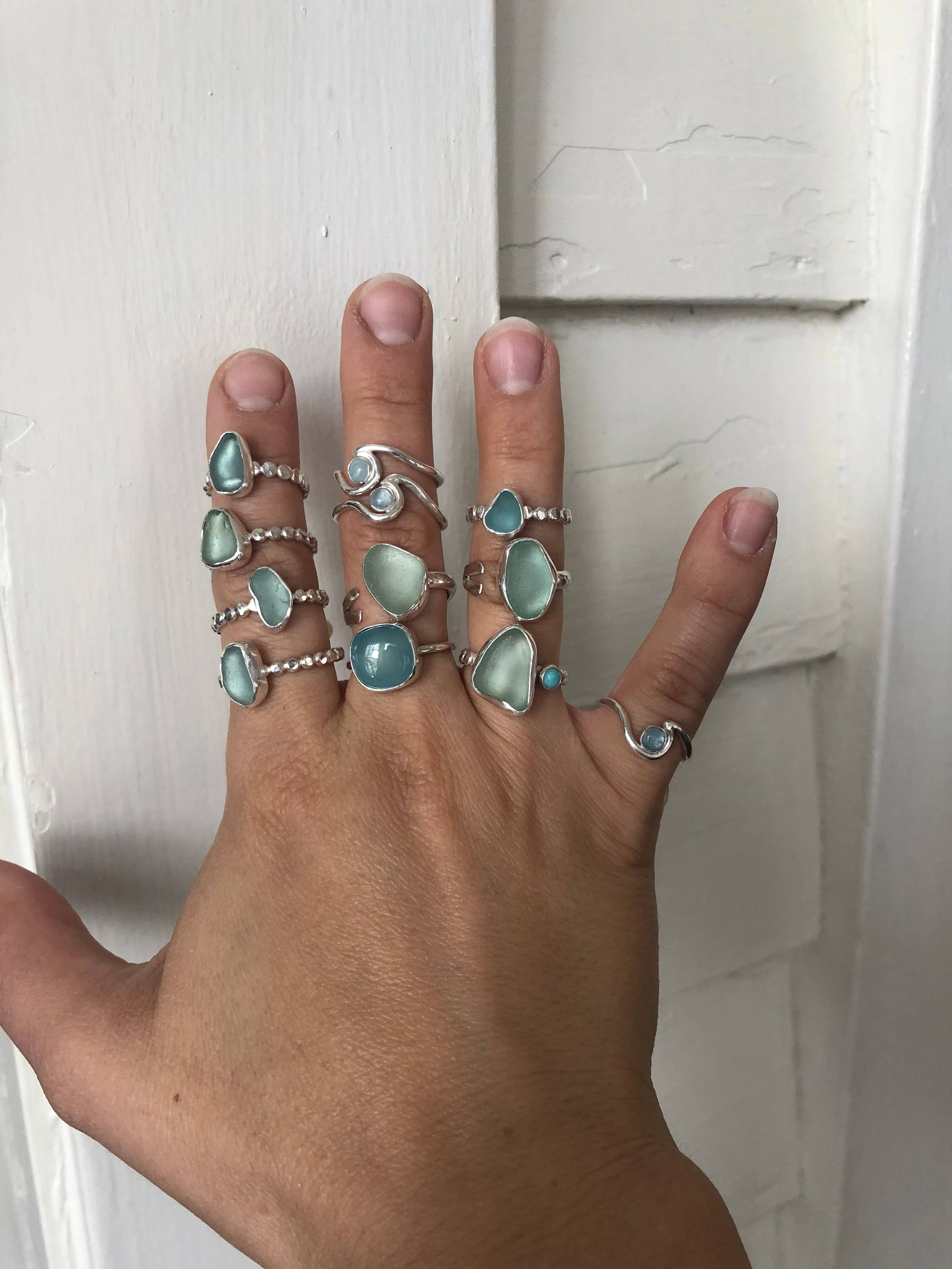 La Soucique Studio Metalsmithing – Anel de cocktail/declaração por atacado – Anel Perelle Simples de Vidro do Mar1