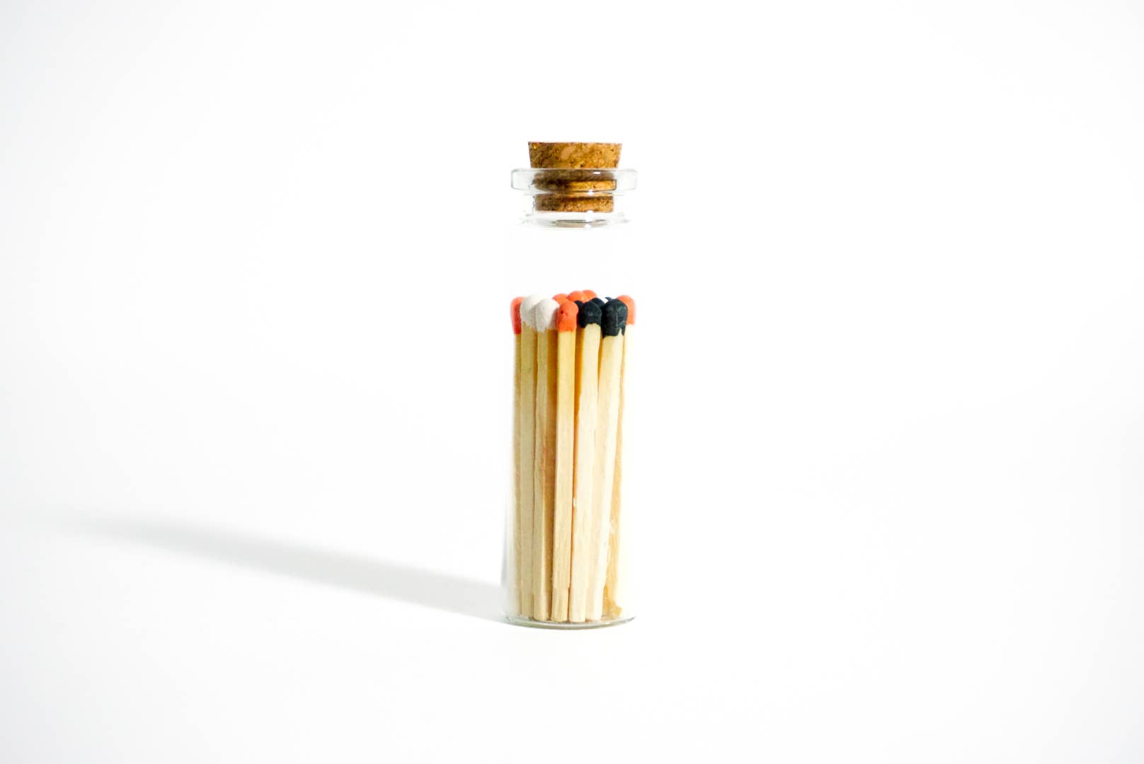 Enlighten the Occasion - Venta al por mayor Cerillas - Cerillas de Halloween en un frasco pequeño con corcho