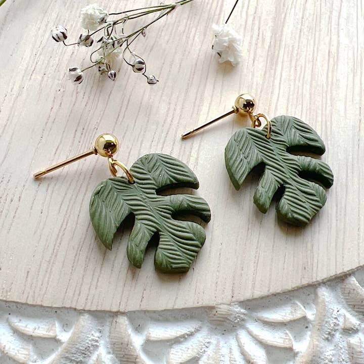 Courage & Calling - Wholesale Dangle Earrings - Monstera Leaf Dangles0