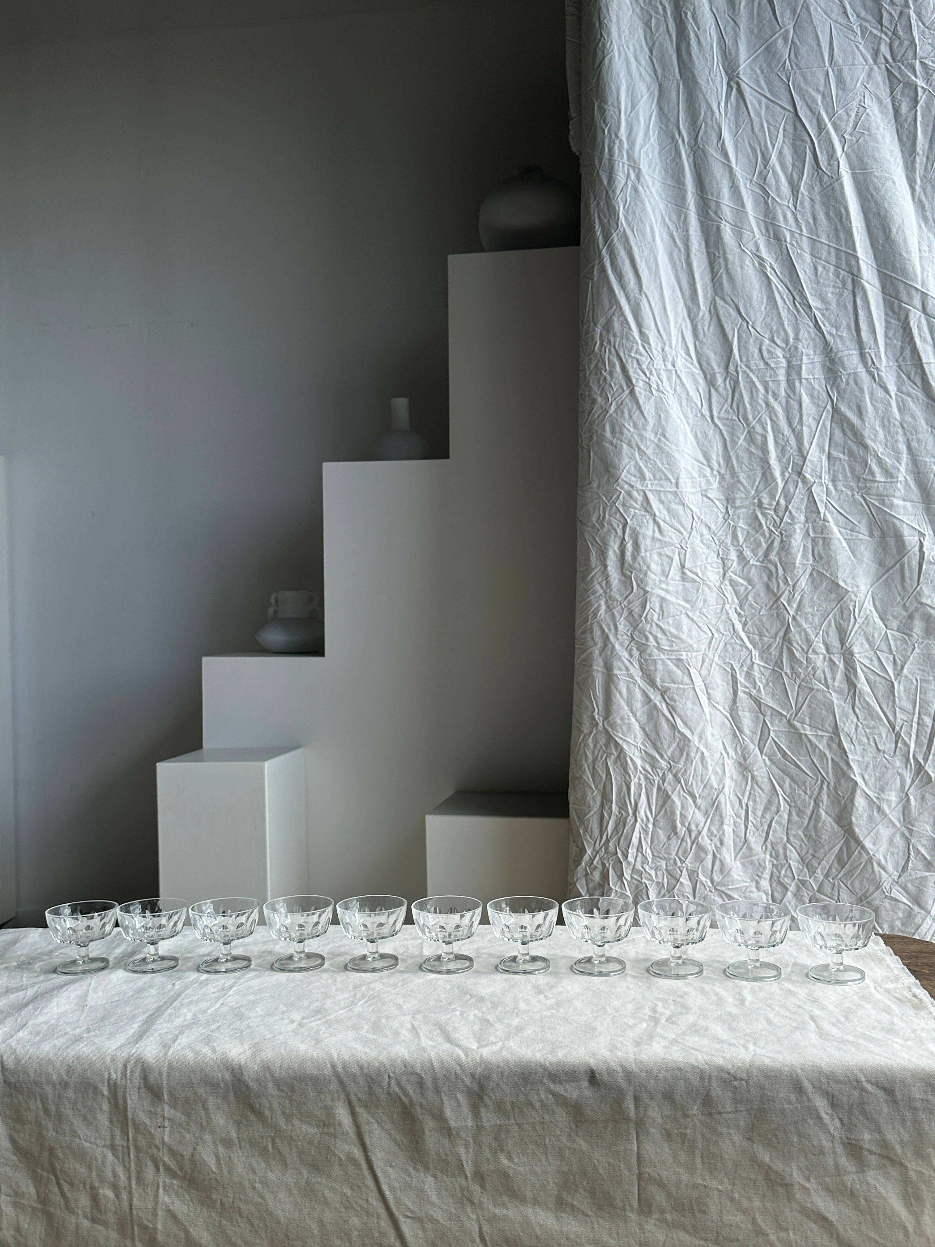 Office Objets - Venta al por mayor Copas de cóctel/licor - 11 copas con tallo Arcoroc de Francia26