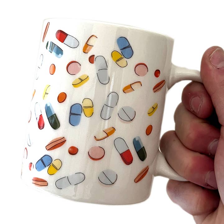 Tasse à café amusante avec pilules assorties pour la vente par Drawn Goods