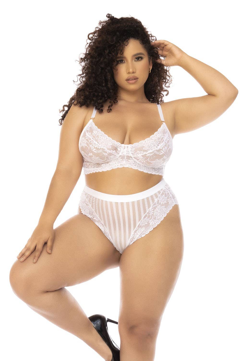 White Emberly 2-piece bra and panty set for wholesale on Faire0