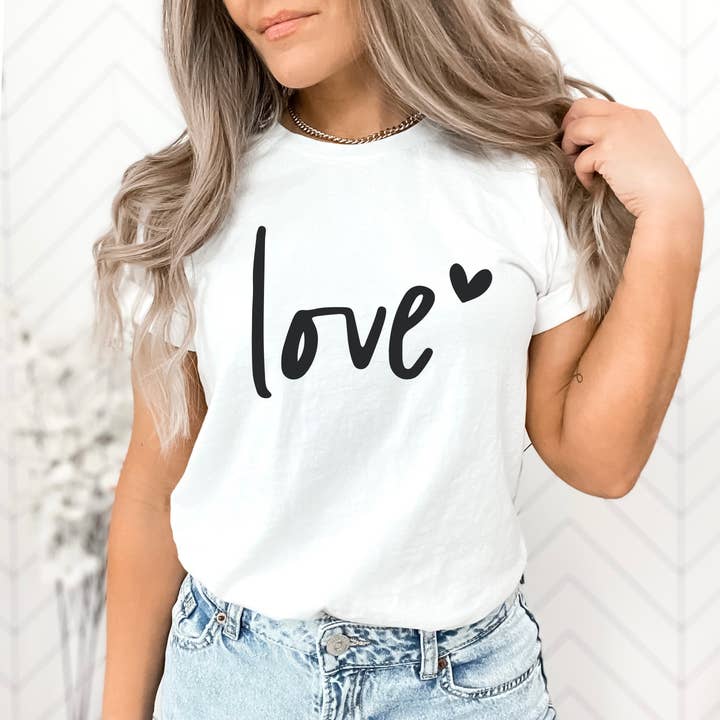 Valentinsskjorte - Valentinsskjorte - Love Shirt - Love Tee for engroshandel hos Humm & Willow