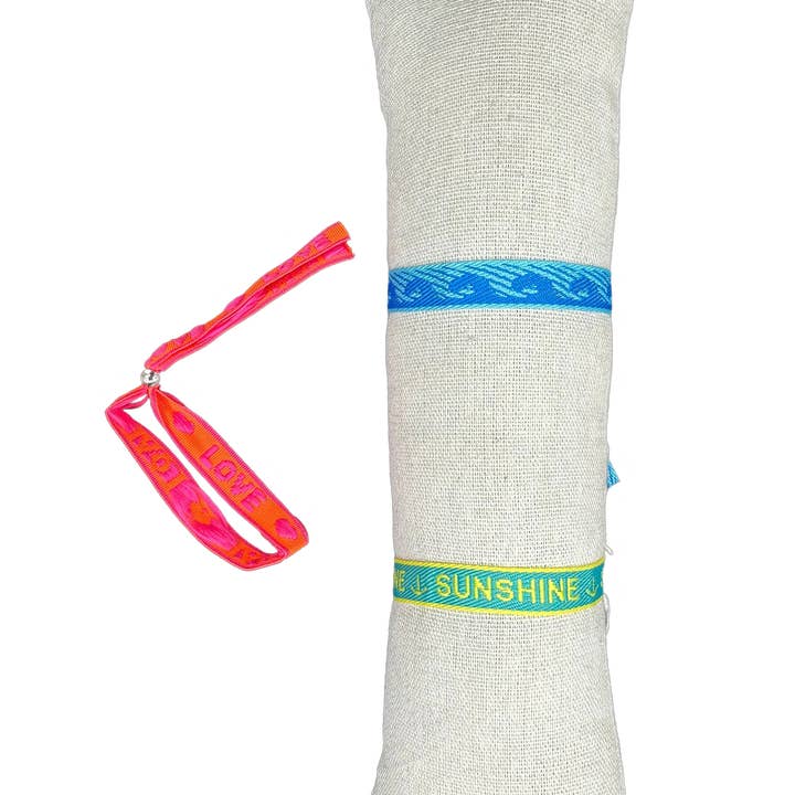 Set di 35 Braccialetti in Tessuto per la vendita all'ingrosso da parte di Samba de roda