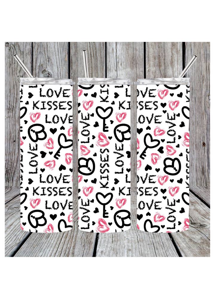 Kärlek och kyssar tumbler för wholesale av Eclectic Wallflower Boutique