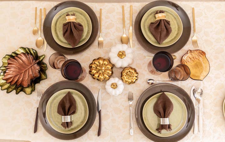 AULICA - Vendita all'ingrosso Statuette decorative - Zucca Decorativa Bianca e Dorata - Set di 2