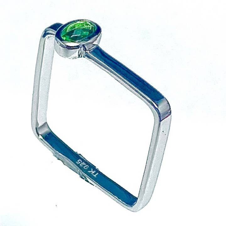 Mt. St. Helens Groene Heleniet Ovale Solitaire Zilveren Ring voor wholesale door Twan Kee Jewelry