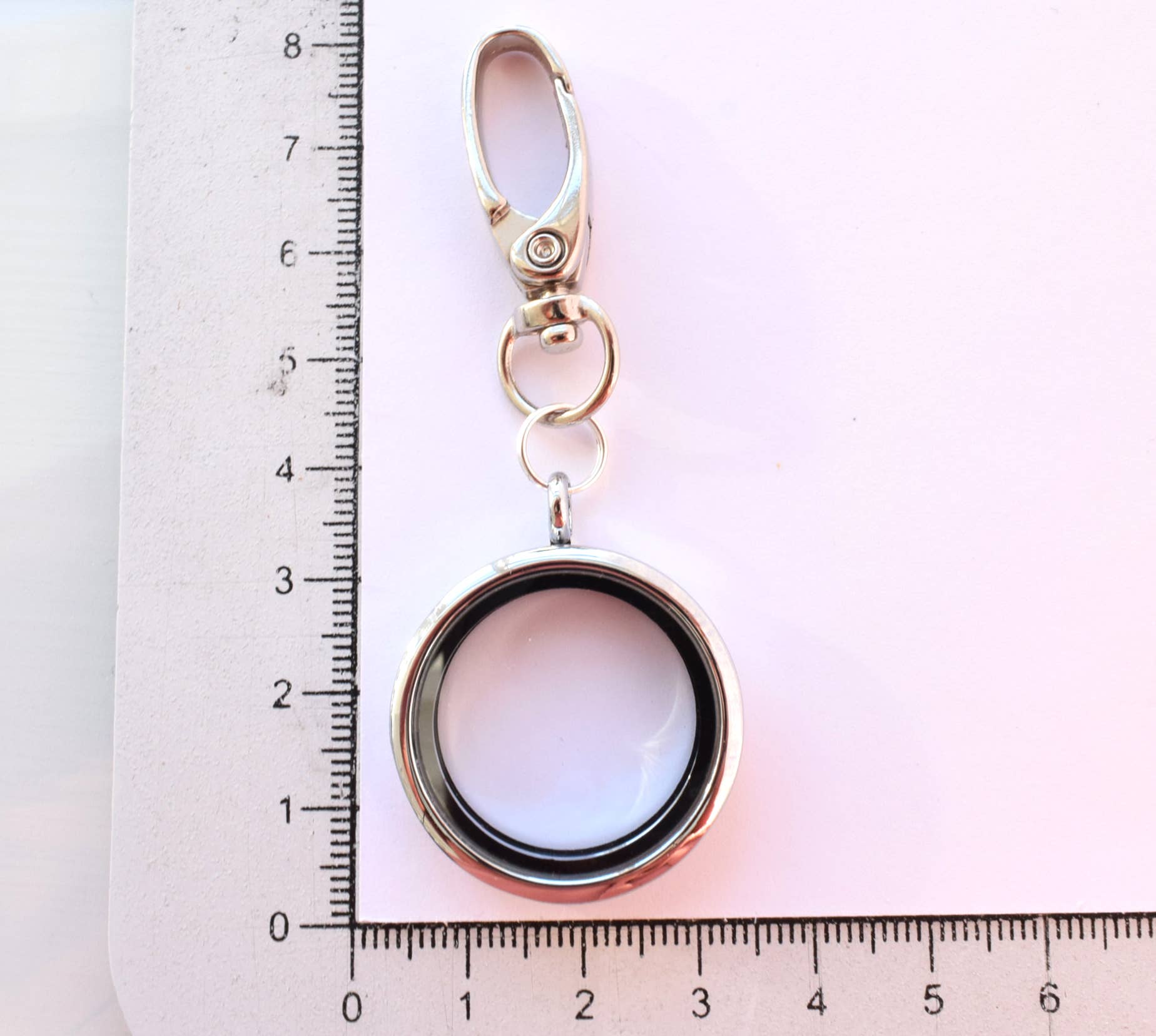 Amaya Rose Ltd. - Wholesale Keychain - Women's - Round Silver Floating Locket Keyring.Handbag Charm Jewellery2