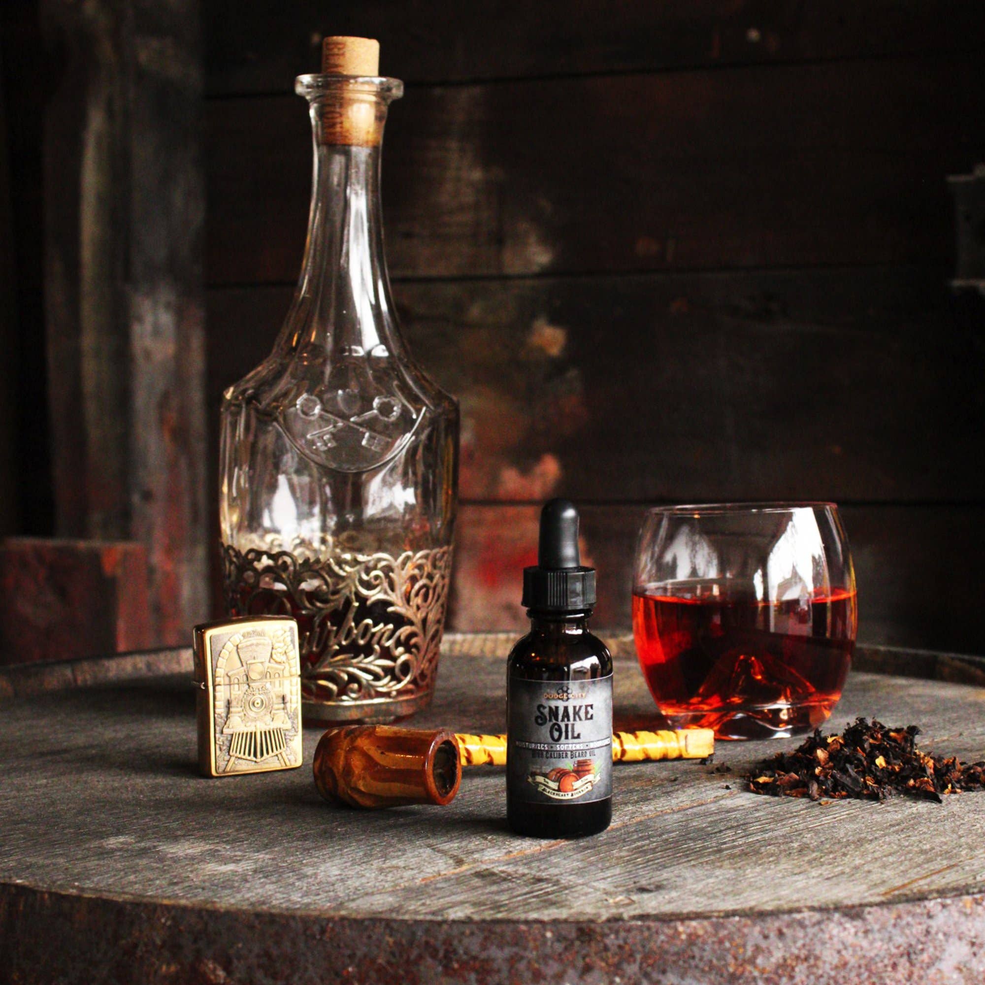 Dodge City - Vente Produit structurant pour la barbe - 1 oz. Huile à barbe - Bourbon au cœur noir (chêne, acajou, vanille, vétiver)4