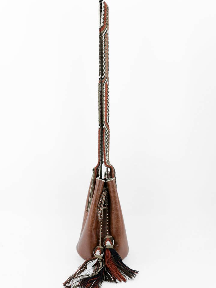 APÜNÜ EIMER TASCHE GROSS / COL BRW - OLIVGRÜN #110027 für den Großhandel von Joaquina Cayetana