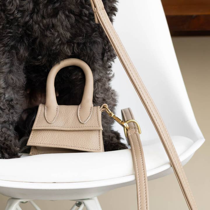 The Dog Musthaves – wholesale Pet treat bag – Dog – The Dog Musthaves Designer Bag - Beloningstasje voor hondenkoekjes en poepzakdispenser - Zand Taupe8