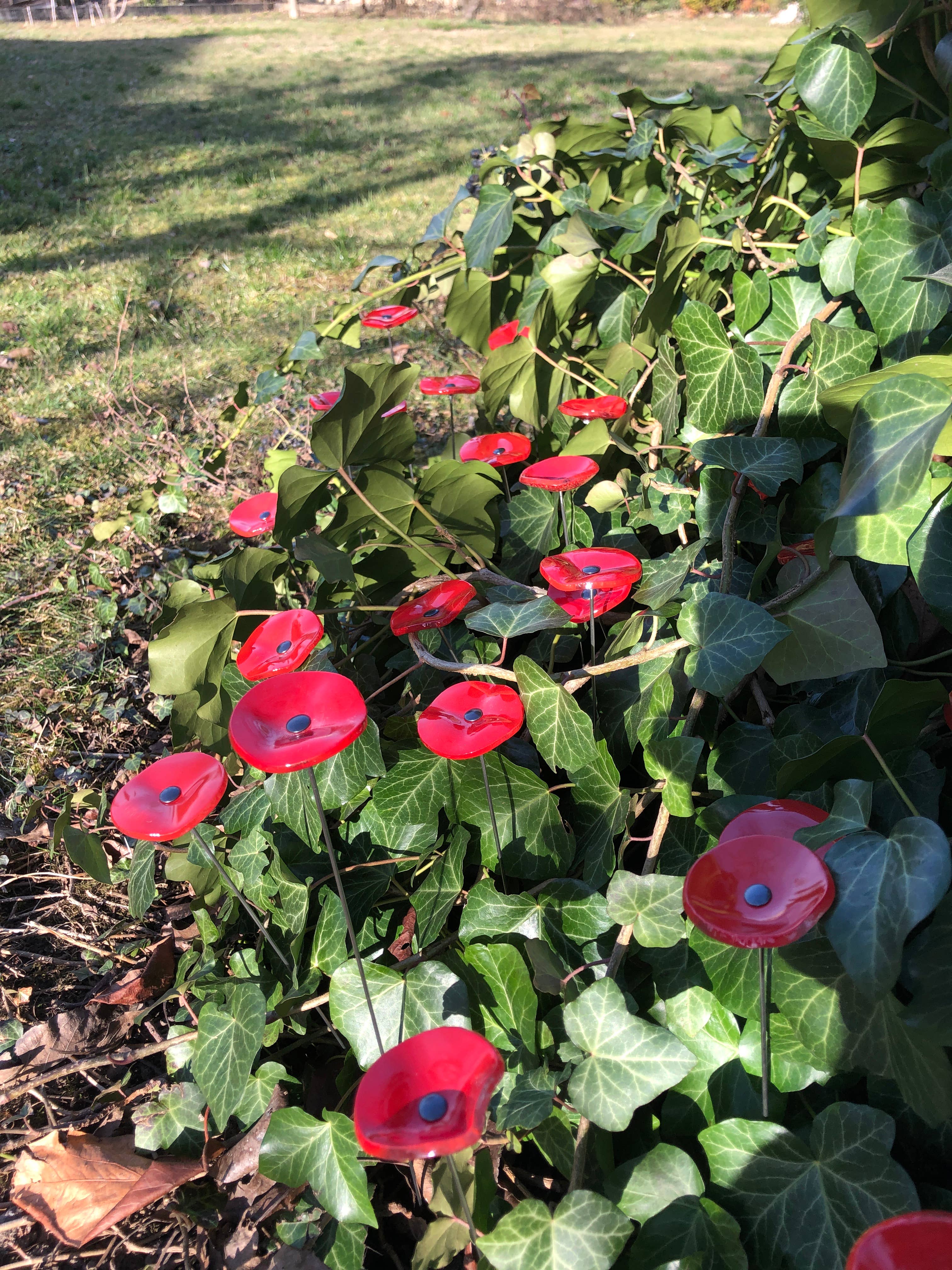 CARNEOL GLASS - Wholesale Garden/Lawn Stake - Small Glass Flower For Outside In Red13