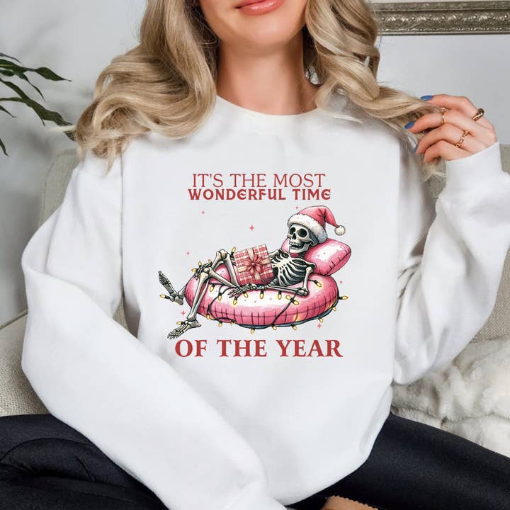 Het is The Most Wonderful Time Christmas Sweatshirt voor wholesale door Londas Tees and Tumblers