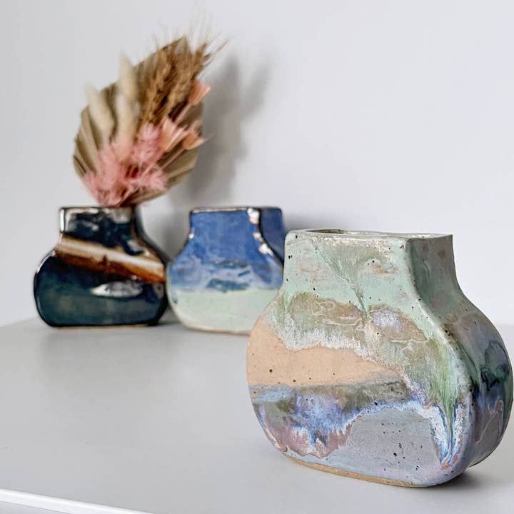 Jarrón Plano - Jarrón de Cerámica Serenidad del Paisaje Marino (3 opciones) para venta al por mayor de Eli.C Studio