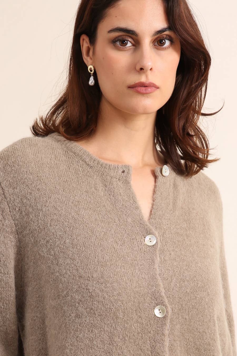 NAÏS PARIS - Wholesale Cardigan - Women's - SUPER FINE ALPACA SHORT BUTTON CREW NECK CARDIGAN7