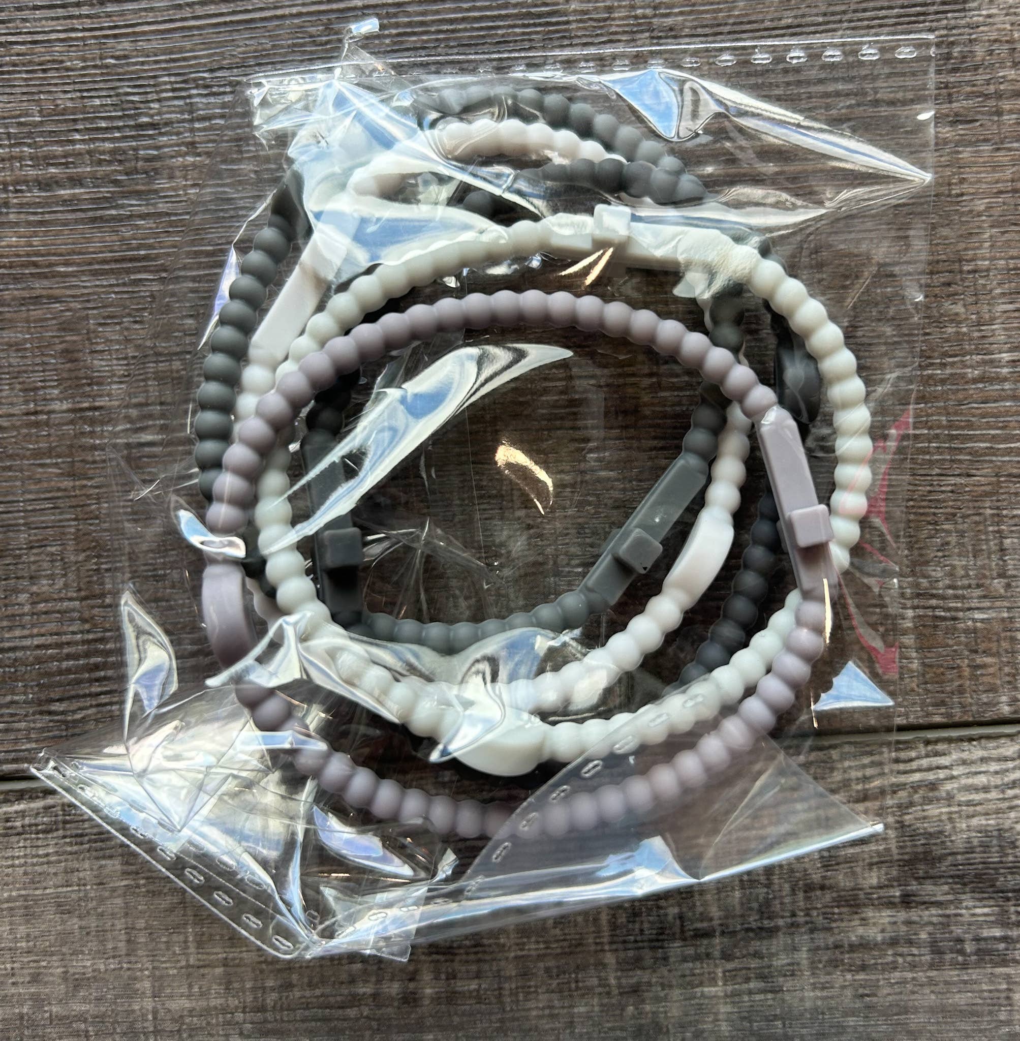 JILLIAN INK LLC - Vente Parures de bijoux - Lot de 5 bracelets en forme de croix en silicone10