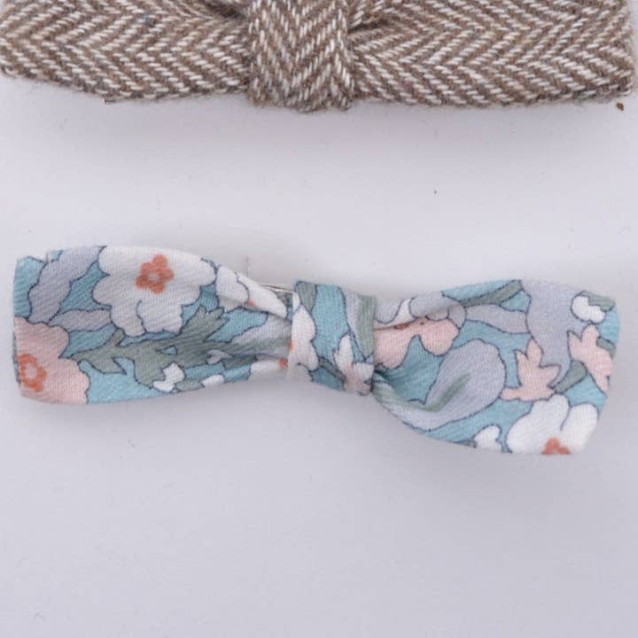 Kidiwi handmade - Vendita all'ingrosso Fermaglio per capelli - Bambini - Pinze Perla Stampato sfondo acquamarina nei nostri tessuti "Il regno dei sogni"
