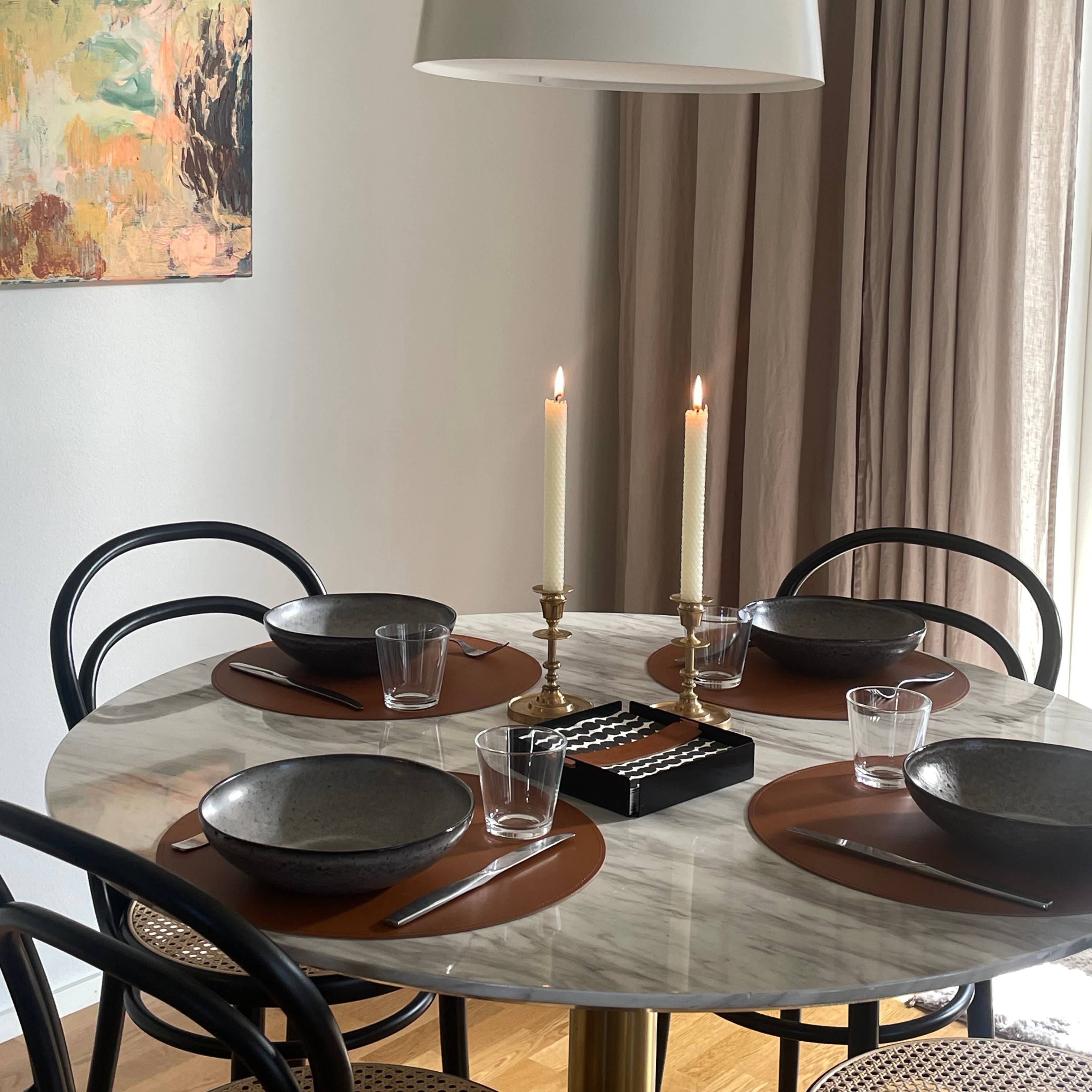 Miiko - Vendita all'ingrosso Tovagliette - Sottopiatto rotondo in pelle riciclata marrone2