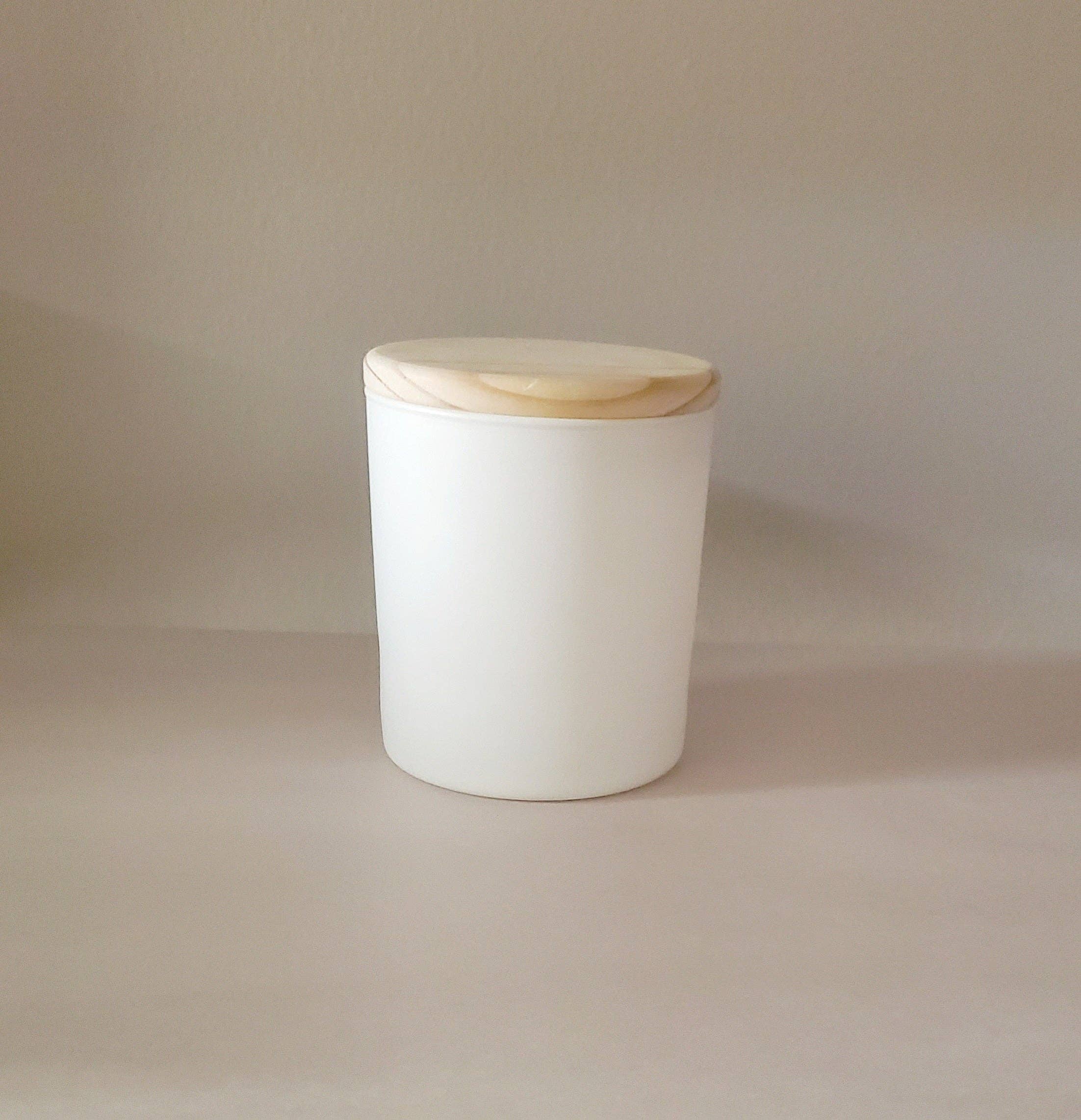 unidades 24 Paquete de 24/11 oz de vidrio blanco con tapas de madera de venta al por mayor en Faire2