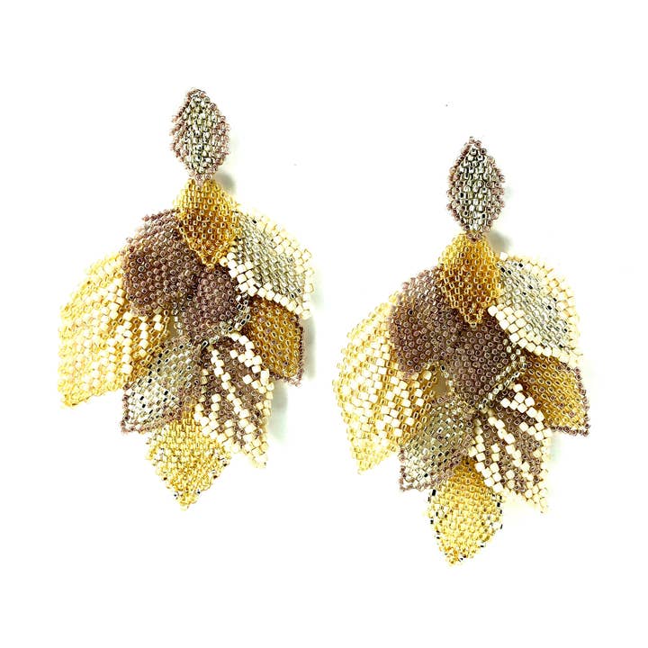 Boucle d'oreille feuille Statement Sable pour la vente par KVZ Designs