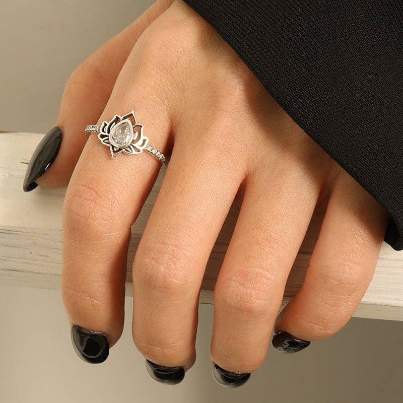 Perimade & Co. LLC – Engroshandel Solitairering – Vintage Lotusblomst Statement Ring i 925 Sterling Sølv4