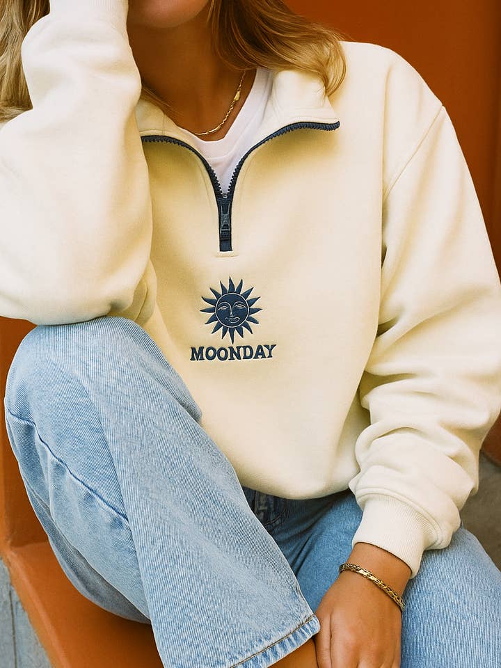 MOONDAY - Wholesale Graphic Sweatshirt - Women's - Hora Dorada2