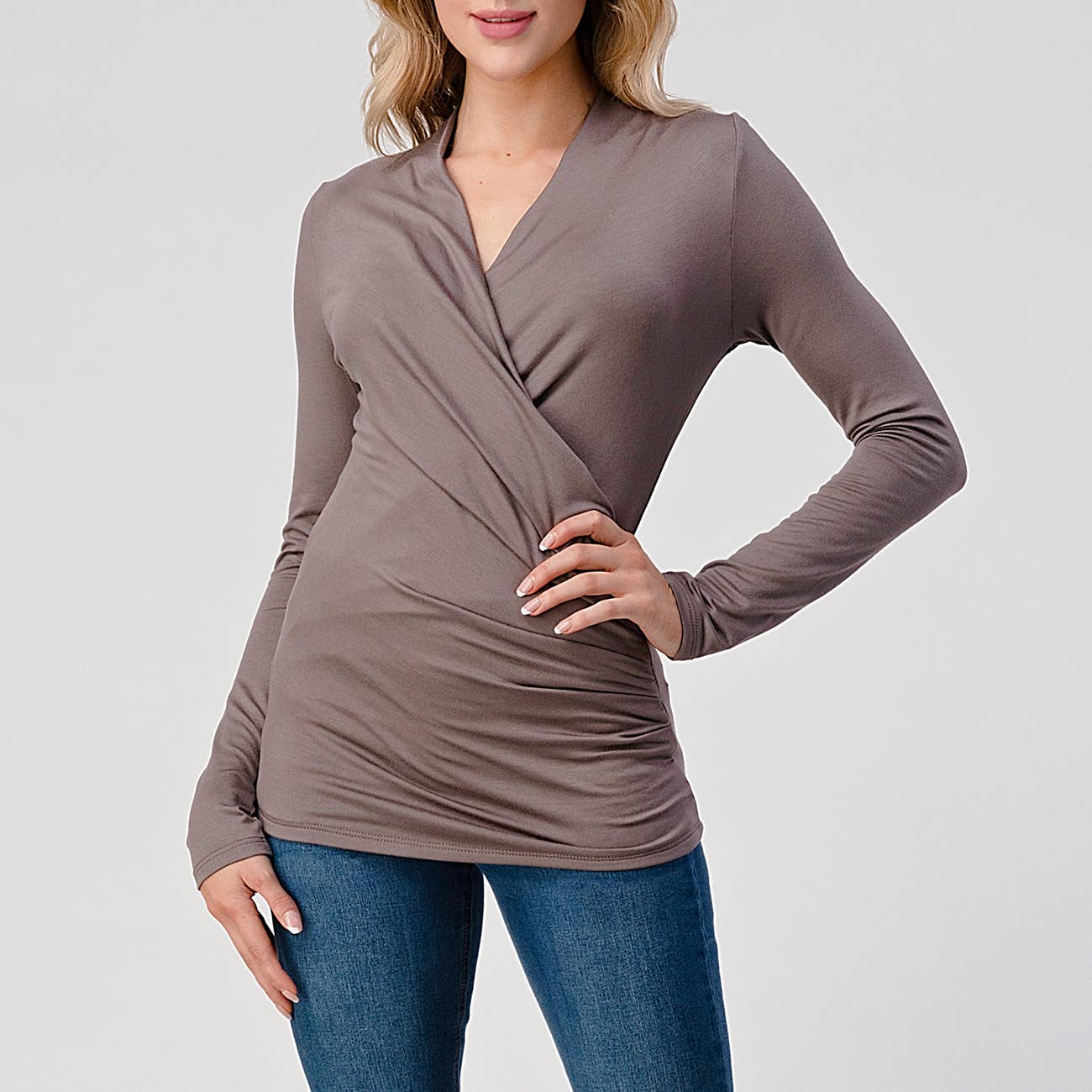 Heimious – Engroshandel Strikket top - Dame – Heimious fitted modal jersey bluse med slå-om, lange ærmer og plisserede detaljer32